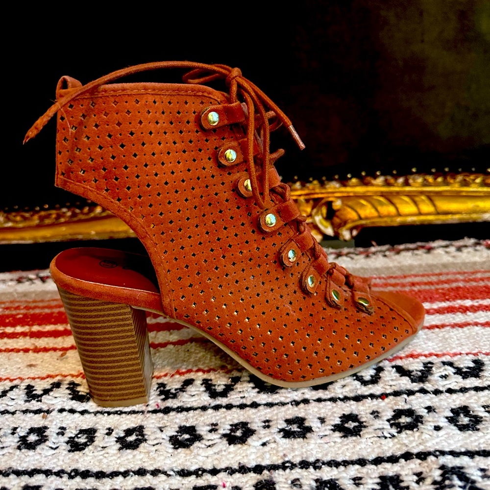 Daytrip lace-up heels